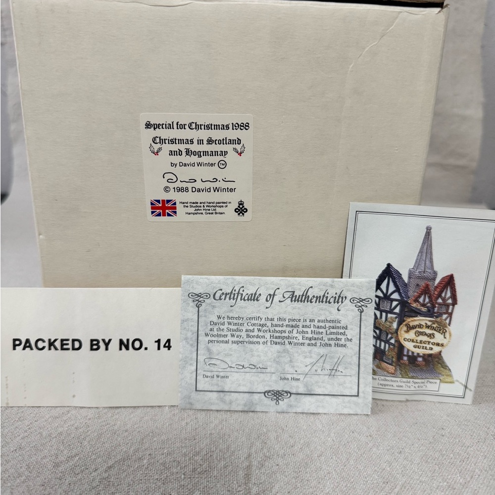 1988 David Winter Cottage - Christmas in Scotland and Hogmanay - Picture 7 of 10